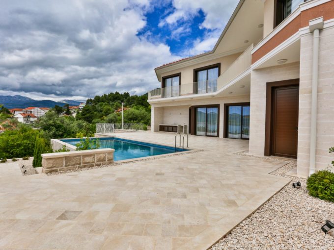 виллы в Тиват