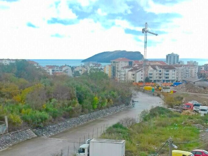 вид на море срочная продажа квартиры в Будве