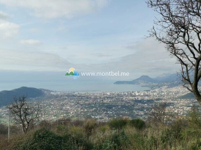 участок земли с видом на море