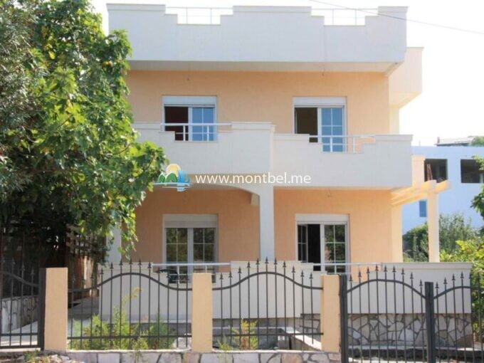 Дом в Черногории