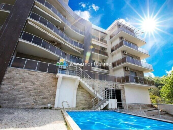 Дом с бассейном Пржно