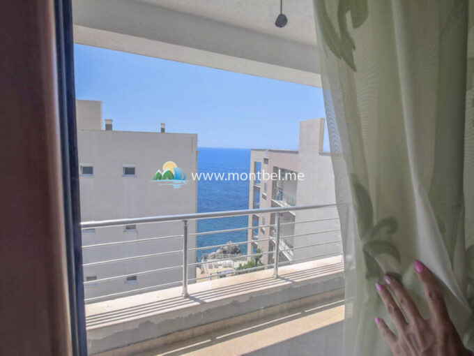 квартира с видом на море в Черногории