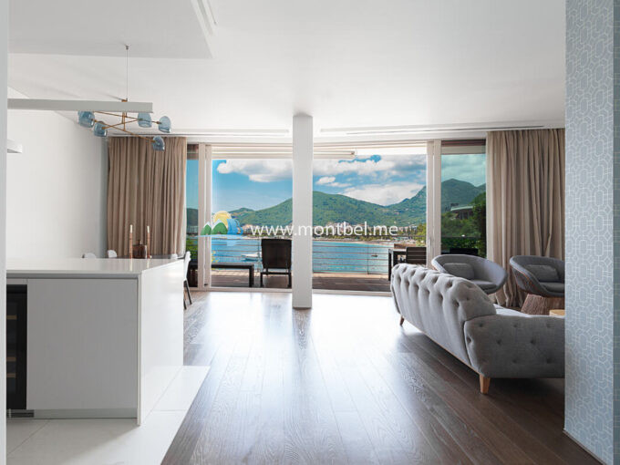 вид на море при входе в квартиры