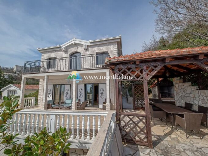 дом и беседка