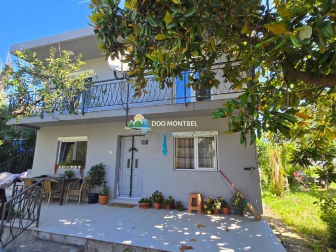 house for sale center bar