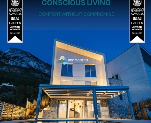 Современный дом с комфортным дизайном ночью.