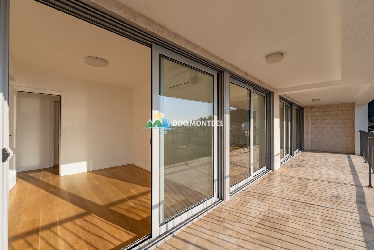 3 bedroom house 160 m², Montenegro